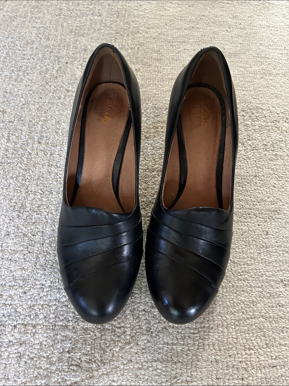 Clarks Artisanal Black Leather Women's Heels with Pleated Toe